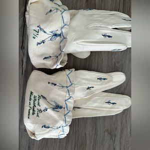 Vintage Soft leather white embroidered gloves made in France